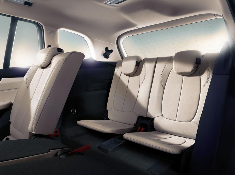 Интерьер BMW 220d xDrive Gran Tourer Luxury Line 2015 года  (фото 22 из 32)